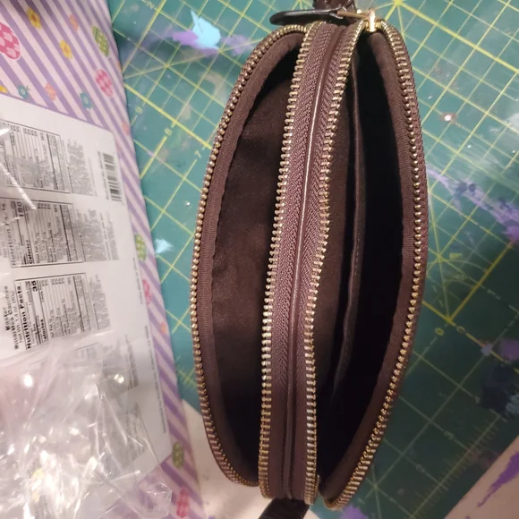 Coach Pink and Brown Crossbody Bag with Elegant Design - Picture 4 of 10